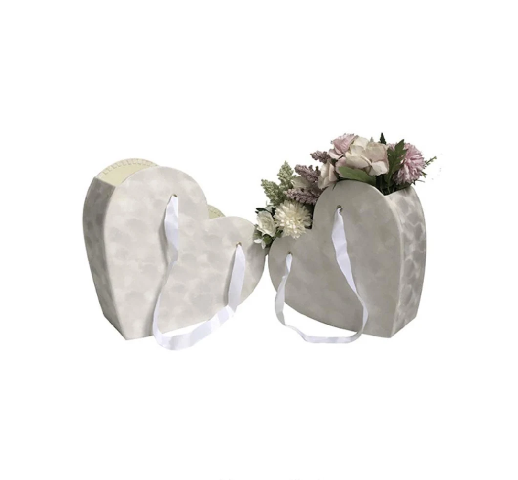 Wholesale Bouquet Diamond Velvet Roses Heart-Shaped Silk Ribbon Packing Flower Paper Gift Box