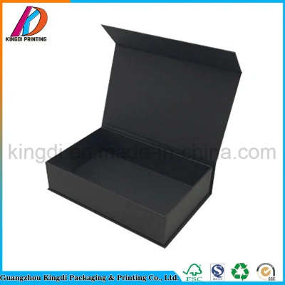 Подарочная коробка в форме книжки-раскладушки из черного картона на магните.